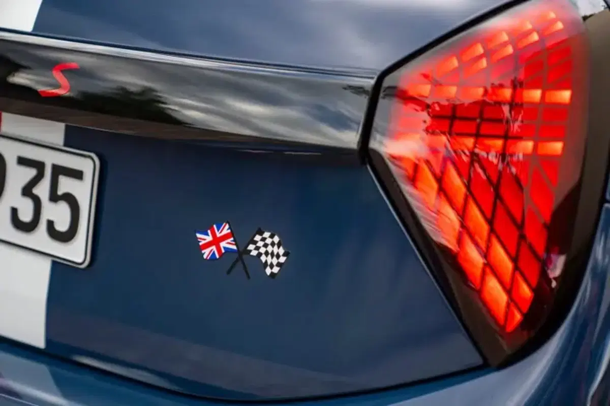 MINI Cooper Oxford Edition: arriva la serie speciale che celebra i 25 anni e le origini britanniche con uno stile unico (4)