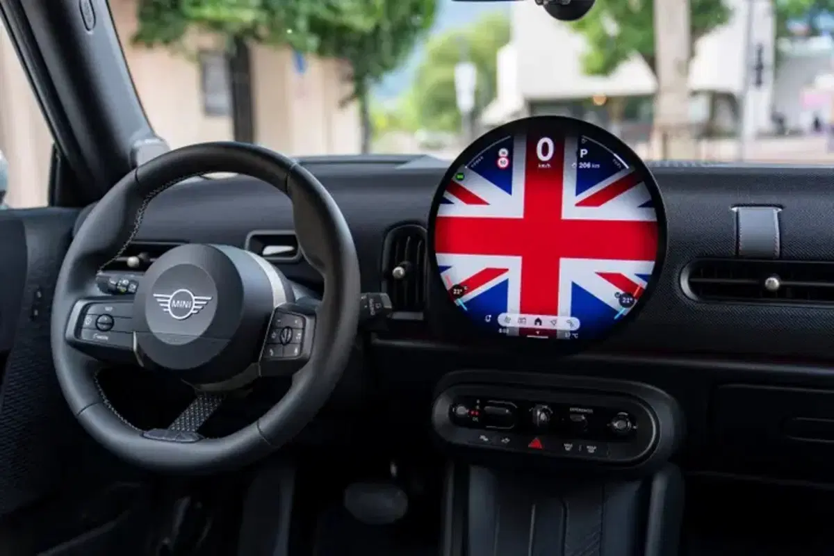 MINI Cooper Oxford Edition: arriva la serie speciale che celebra i 25 anni e le origini britanniche con uno stile unico (6)