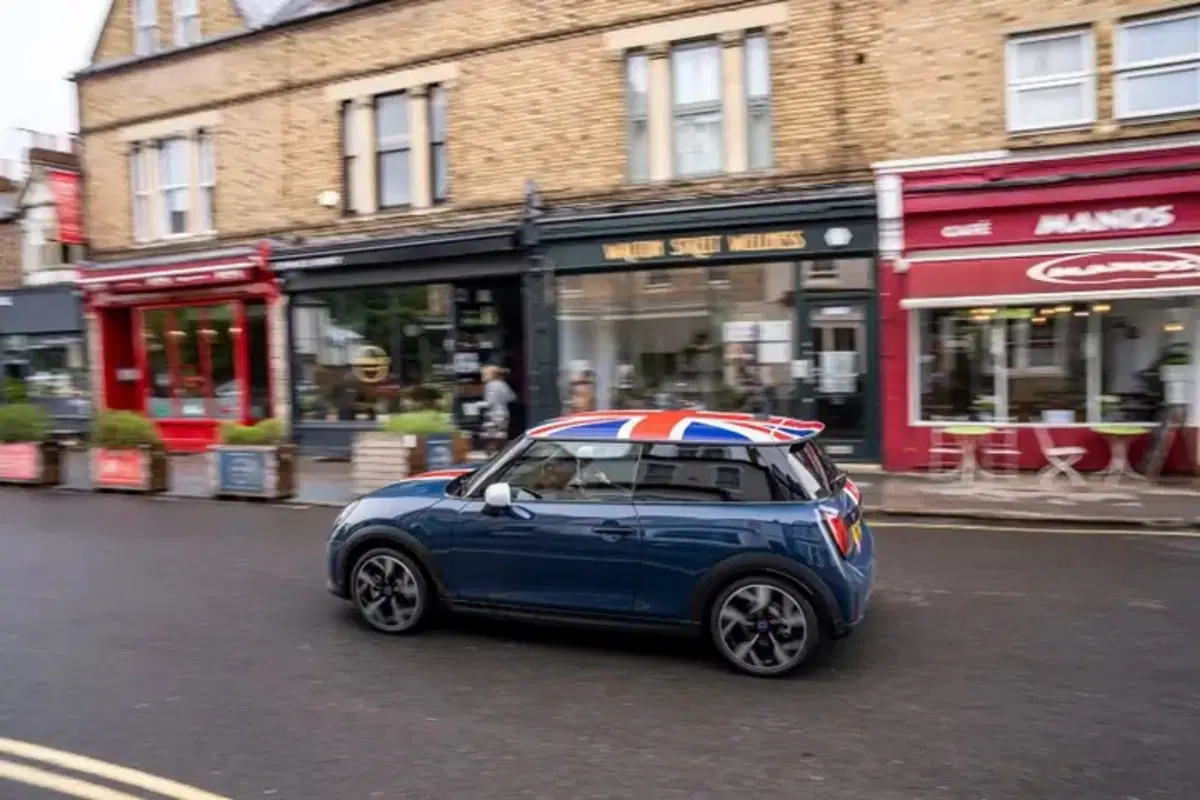 MINI Cooper Oxford Edition: arriva la serie speciale che celebra i 25 anni e le origini britanniche con uno stile unico (7)