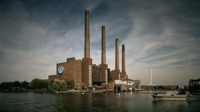 Volkswagen presenta il "piano per il futuro": tra promesse di rilancio e i timori di un gruppo in difficolt&agrave;