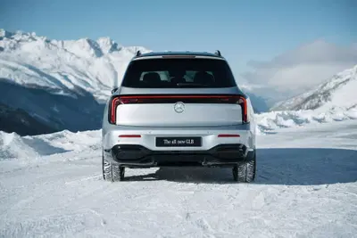 Mercedes: boom delle auto elettriche (+28%), ma le vendite complessive sono in calo