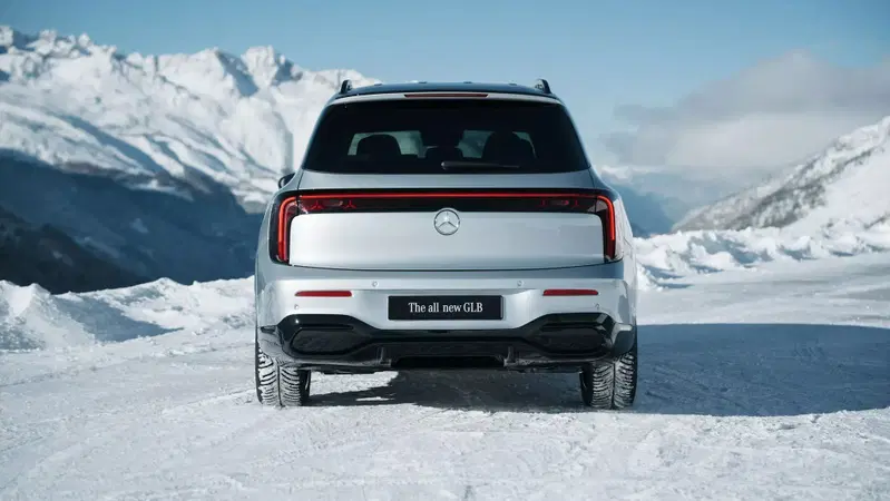 Mercedes: boom delle auto elettriche (+28%), ma le vendite complessive sono in calo