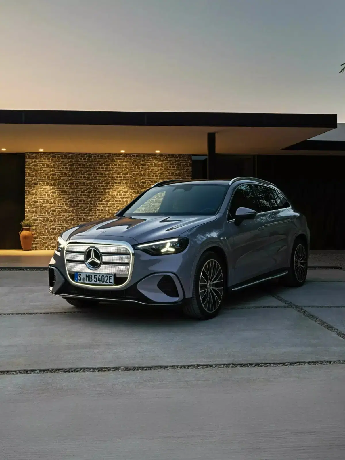 Mercedes: boom delle auto elettriche (+28%), ma le vendite complessive sono in calo (3)