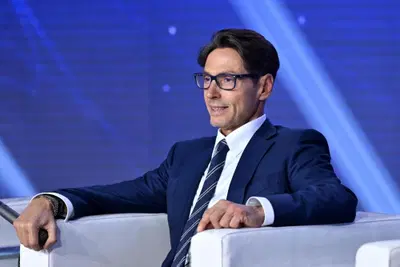 &ldquo;Lo adoro, mi ha emozionato&rdquo;: Pier Silvio Berlusconi stregato da Kimi Antonelli. E se questo amore riportasse la F1 su Mediaset?