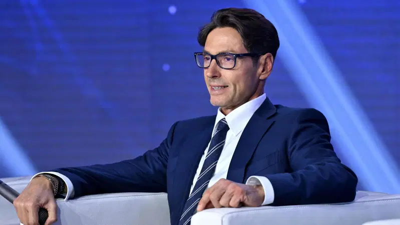 &ldquo;Lo adoro, mi ha emozionato&rdquo;: Pier Silvio Berlusconi stregato da Kimi Antonelli. E se questo amore riportasse la F1 su Mediaset?