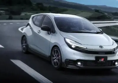 Toyota Prius GR Sport, la ibrida diventa più cattiva: look Gazoo Racing ma niente potenza extra