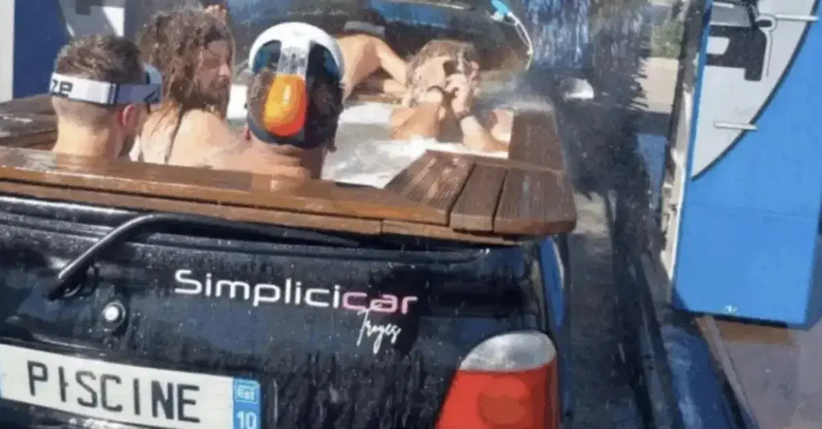 Altro che aria condizionata: ecco la Renault Twingo con la piscina incorporata