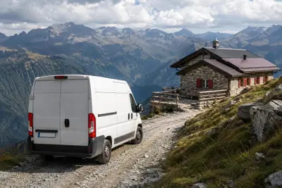 Il navigatore porta un furgone di Mondo Convenienza fino a 2.000 metri: finisce su una strada di montagna