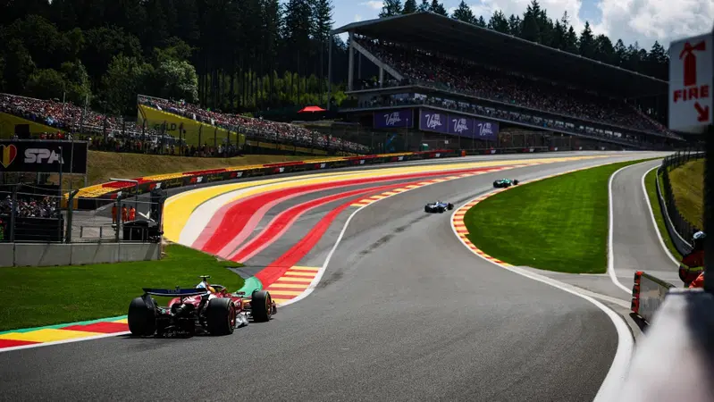 F1, GP Belgio 2026: Verstappen tra mercato e pioggia per infiammare Spa. La Ferrari sfida il tab&ugrave; motore: gli orari TV Sky e TV8