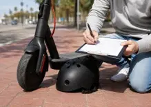 Monopattini elettrici, dal 16 luglio scatta l'obbligo di assicurazione RC: multe fino a 400 euro per chi non è in regola