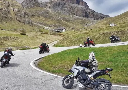 La FMI protesta per la chiusura dei passi bolzanini ai tour organizzati