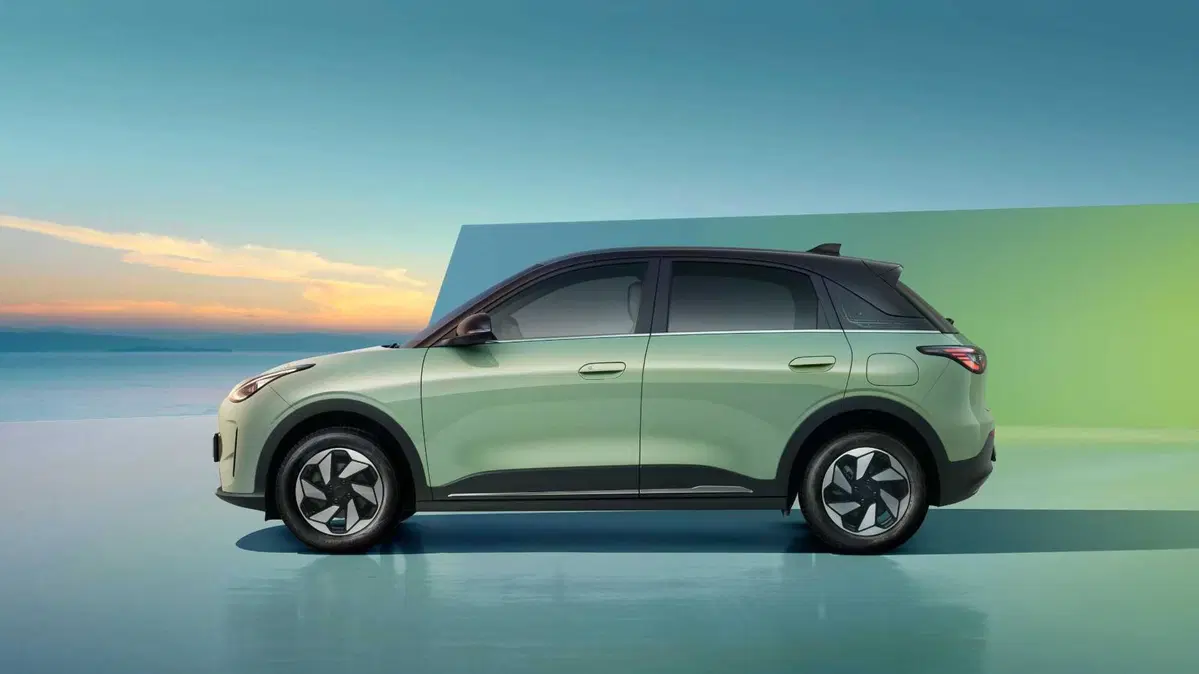 Geely E2 (3)