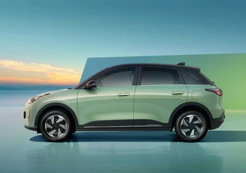 Geely E2 (3)