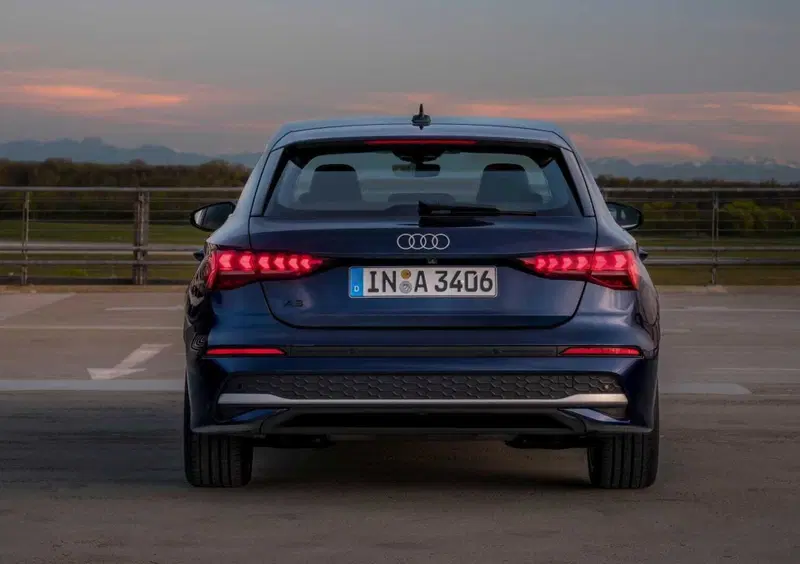 Audi A3 Sportback (2020-->>) (6)