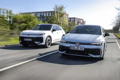 Volkswagen Golf, arriva il nuovo Full Hybrid da 170 CV: cambia tutto per la compatta tedesca