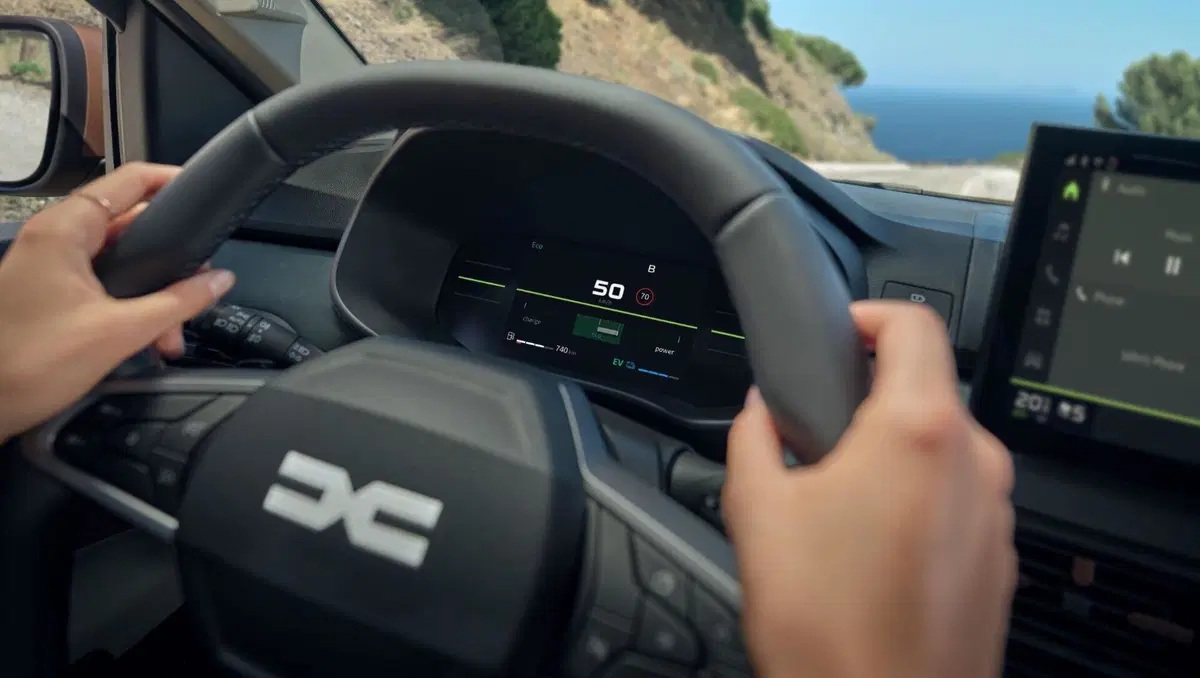 Dacia sfida le cinesi: la Sandero Stepway si fa Full Hybrid con un prezzo d’assalto