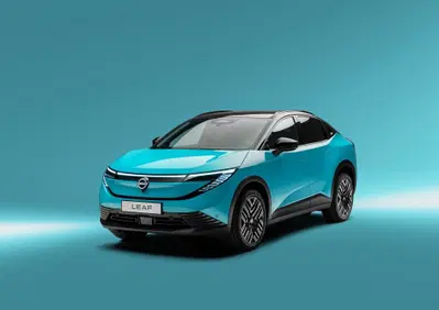 Nissan Leaf 2026, richiamo negli USA per le cinture posteriori: cosa è successo