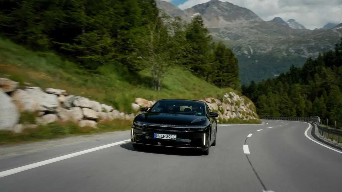 Lucid Motors smentisce la bancarotta: il titolo crolla del 55% e poi risale in poche ore (3)