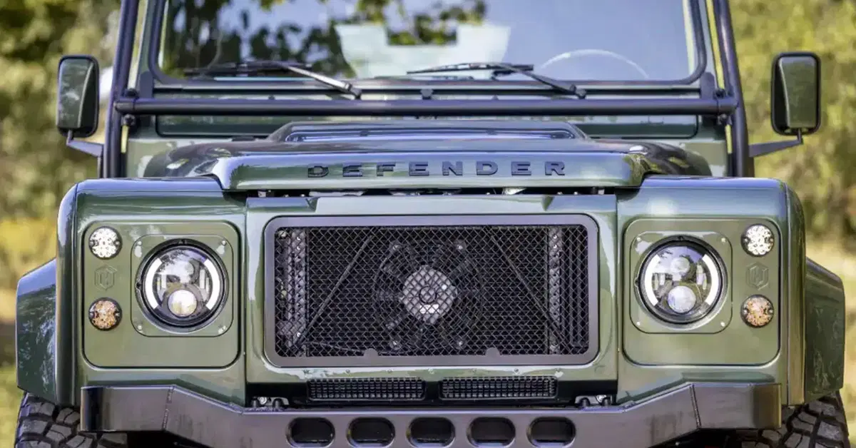Land Rover Defender, il motore diesel &egrave; ancora vivo: ecco il restomod da sogno