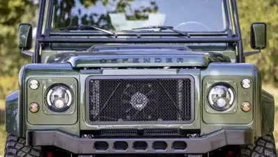 Land Rover Defender, il motore diesel &egrave; ancora vivo: ecco il restomod da sogno