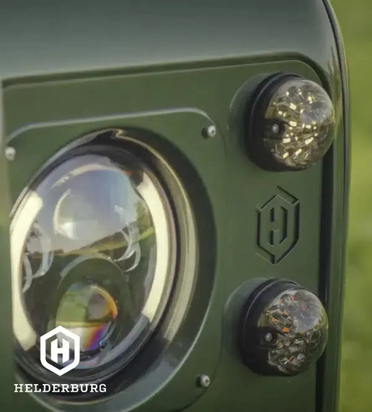 Land Rover Defender, il motore diesel è ancora vivo: ecco il restomod da sogno (4)