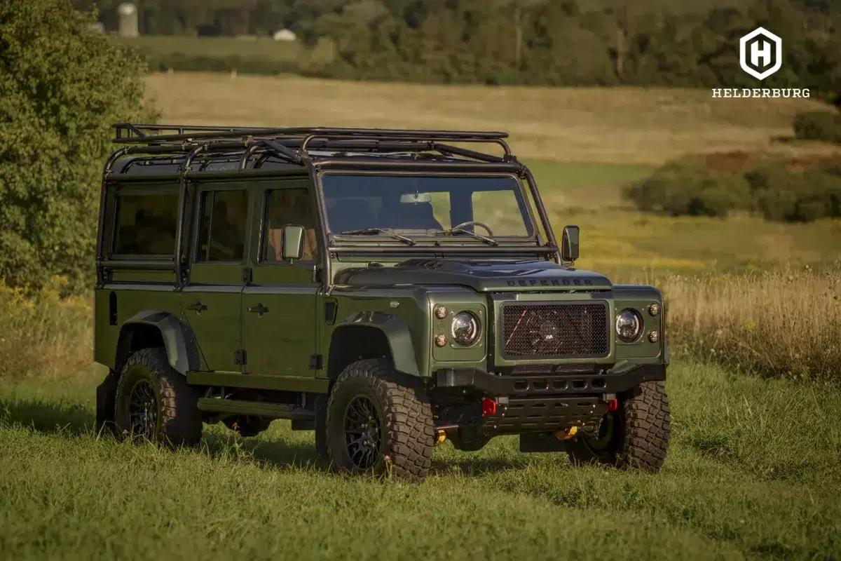 Land Rover Defender, il motore diesel è ancora vivo: ecco il restomod da sogno (6)