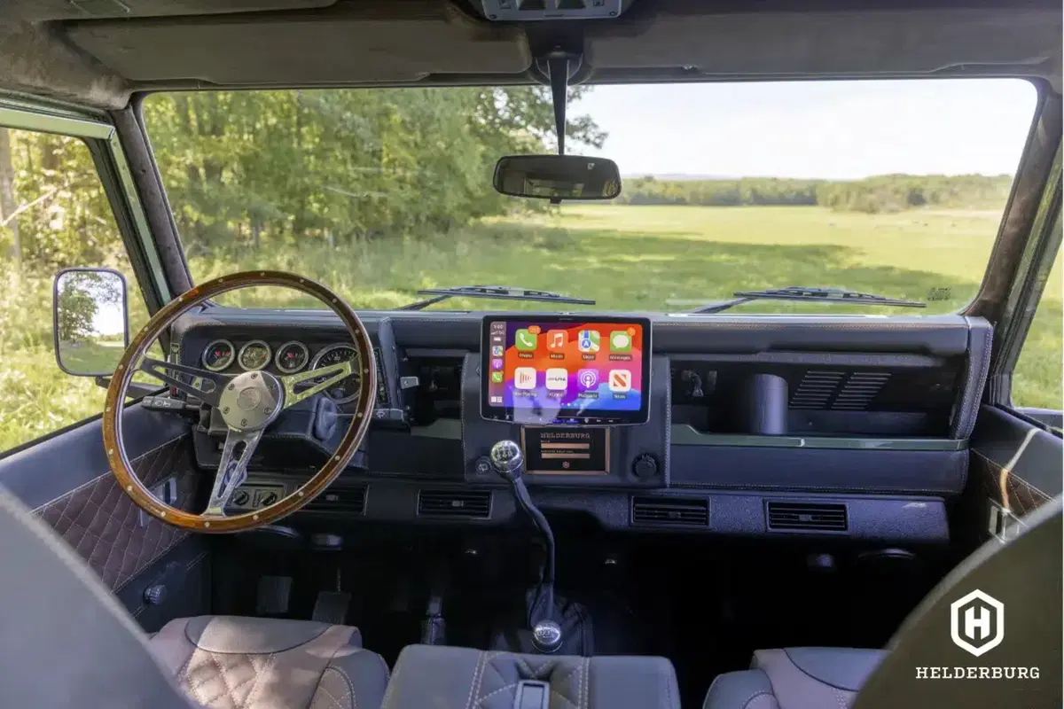 Land Rover Defender, il motore diesel è ancora vivo: ecco il restomod da sogno (12)