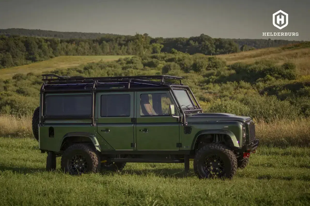 Land Rover Defender, il motore diesel è ancora vivo: ecco il restomod da sogno (17)