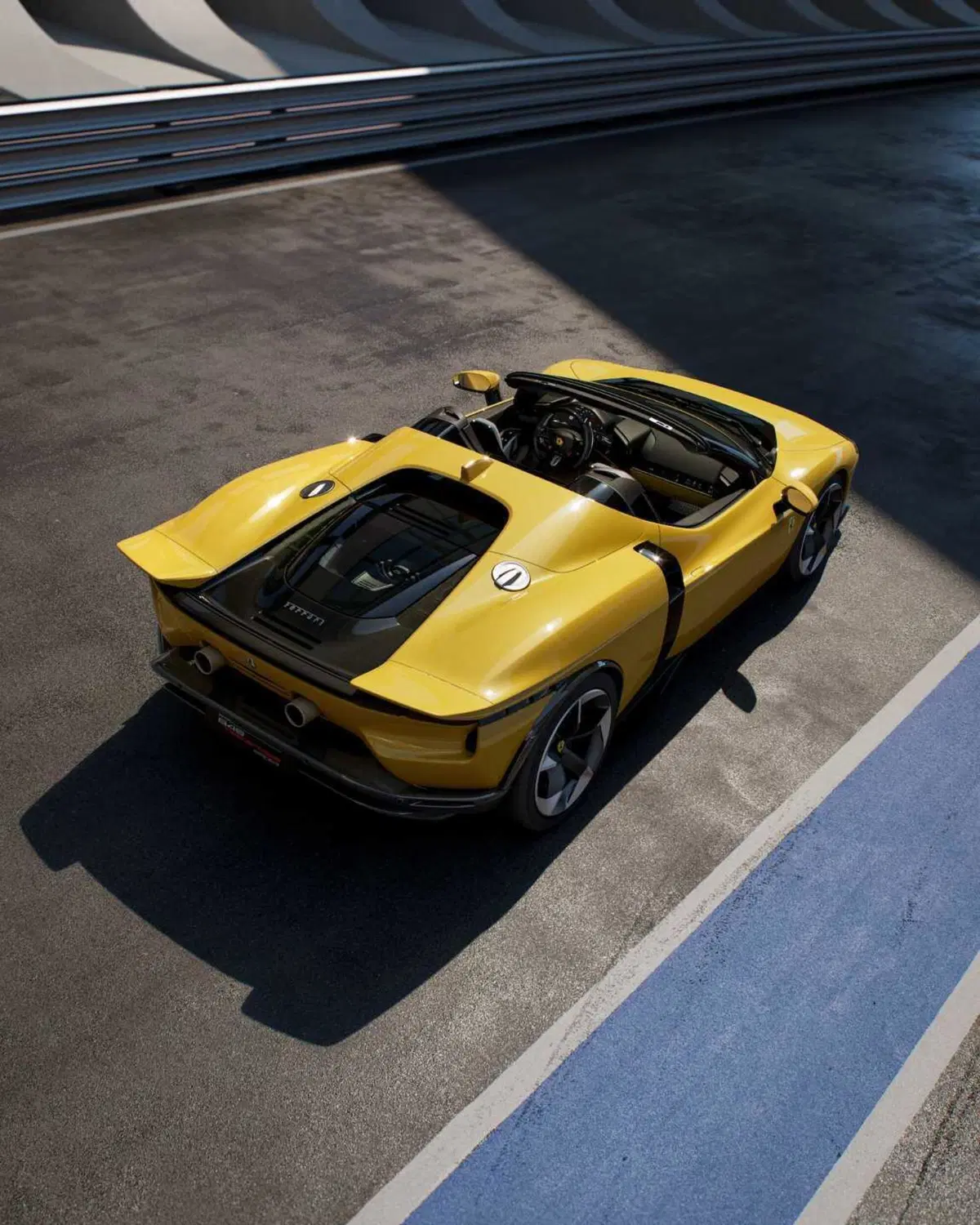 Ferrari 849 Testarossa Spider, la prova: 1.050 CV a cielo aperto, ma non fa paura (2)