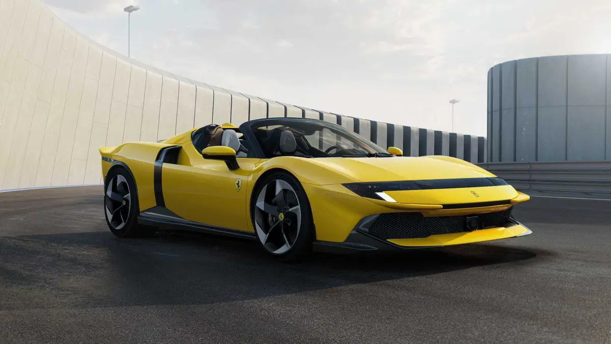 Ferrari 849 Testarossa Spider, la prova: 1.050 CV a cielo aperto, ma non fa paura (4)