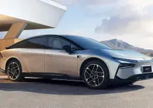 In Cina le auto elettriche durano meno di uno smartphone: il dato che spiega tutto