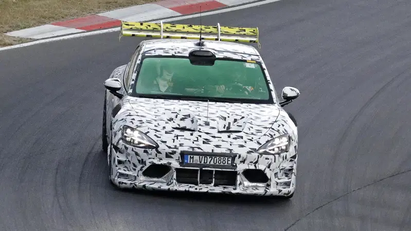 Xiaomi prepara la SU7 Ultra Extreme: sar&agrave; ancora pi&ugrave; veloce della Porsche?