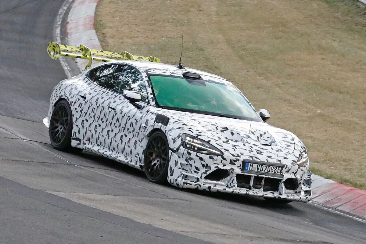 Xiaomi prepara la SU7 Ultra Extreme: sarà ancora più veloce della Porsche? (3)