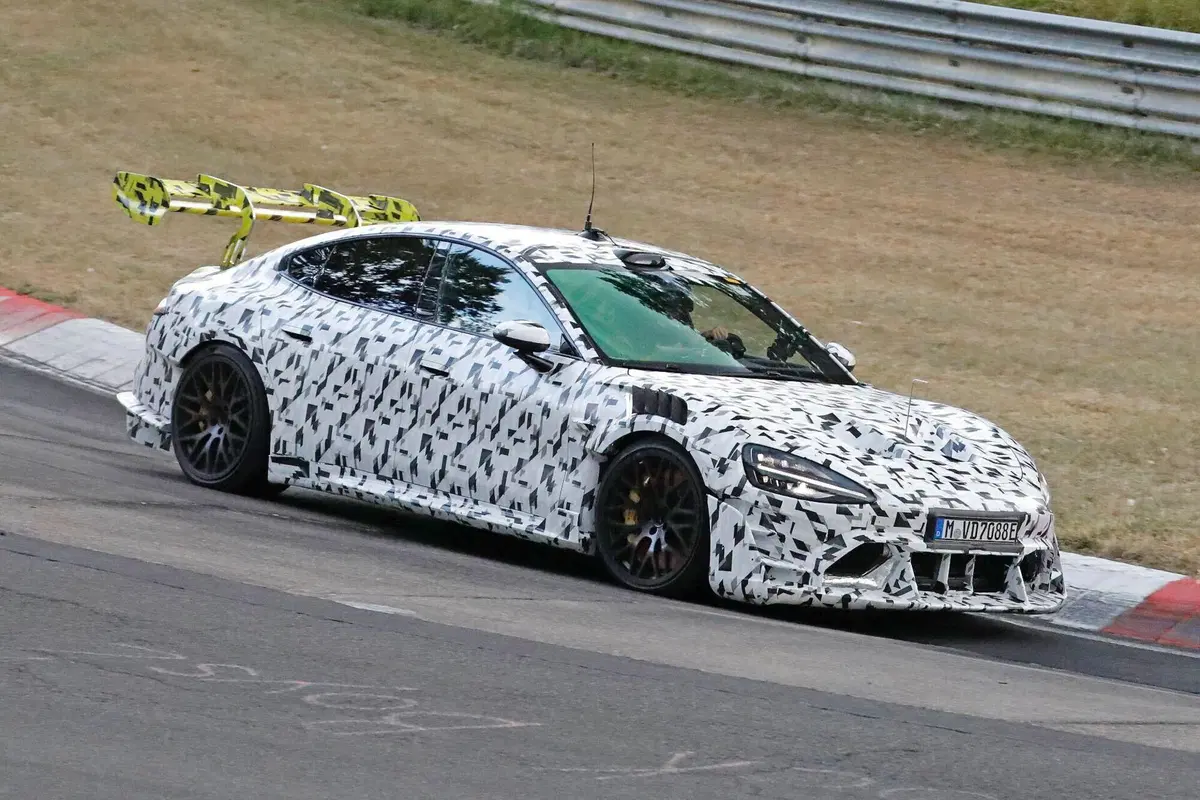 Xiaomi prepara la SU7 Ultra Extreme: sarà ancora più veloce della Porsche? (4)