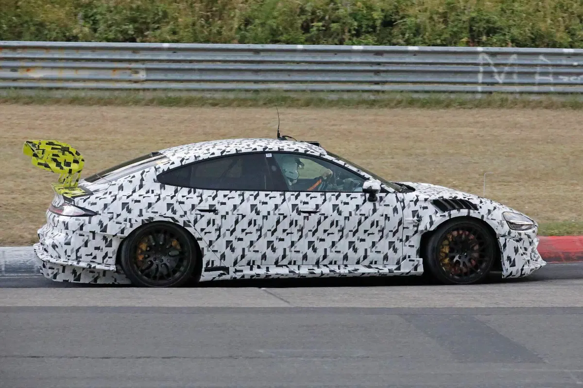 Xiaomi prepara la SU7 Ultra Extreme: sarà ancora più veloce della Porsche? (6)