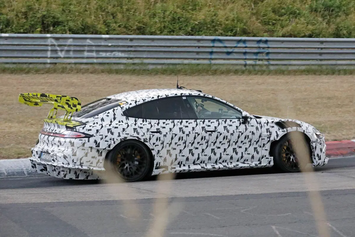 Xiaomi prepara la SU7 Ultra Extreme: sarà ancora più veloce della Porsche? (7)