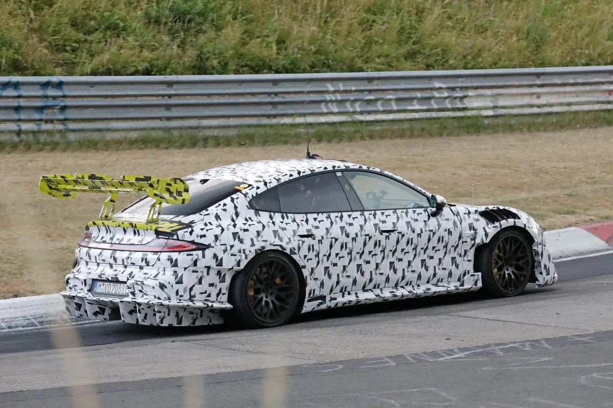 Xiaomi prepara la SU7 Ultra Extreme: sarà ancora più veloce della Porsche? (8)
