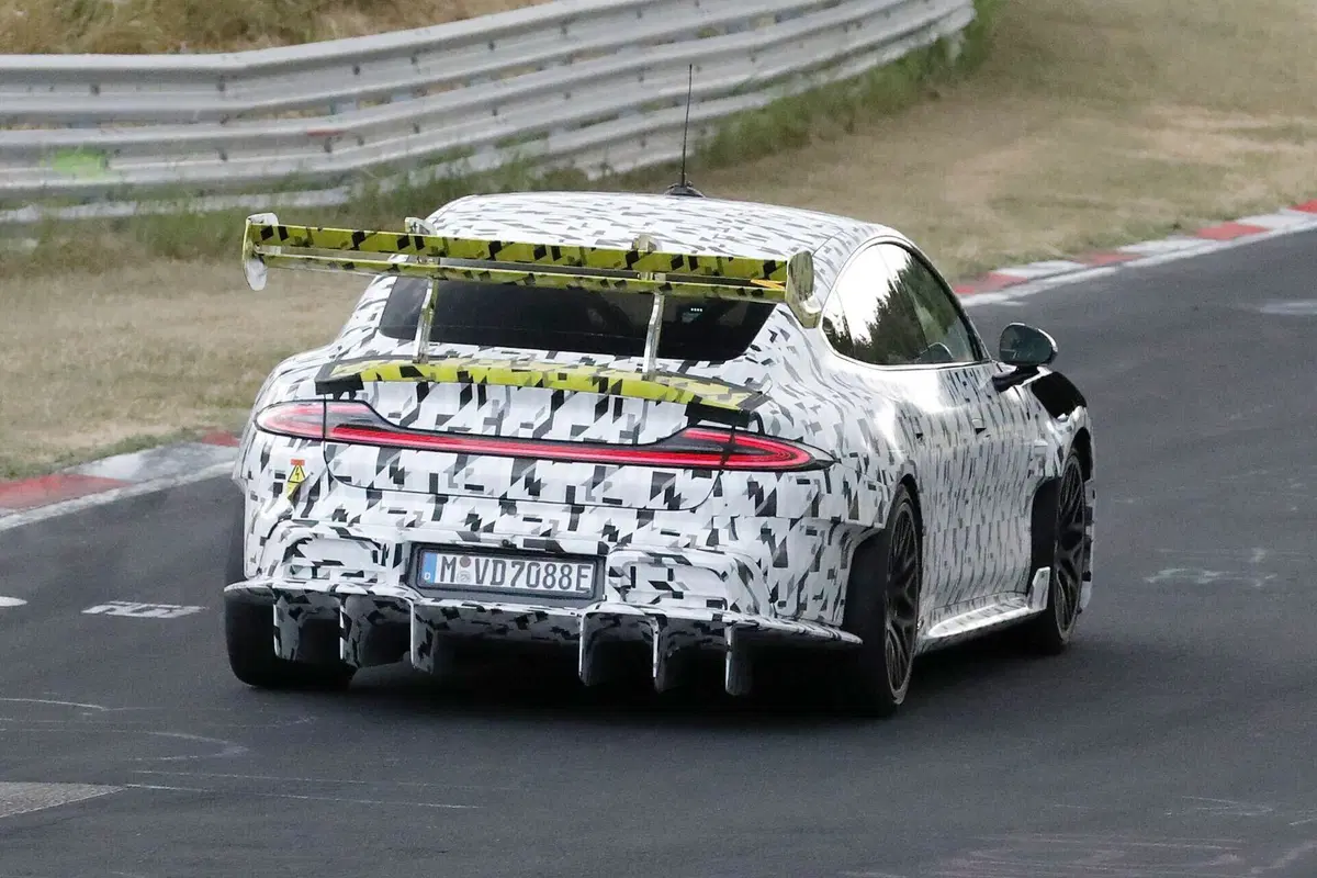 Xiaomi prepara la SU7 Ultra Extreme: sarà ancora più veloce della Porsche? (11)