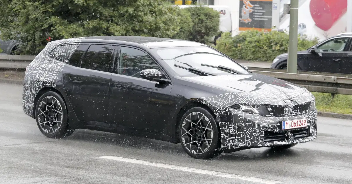 BMW i3 Touring, la station wagon elettrica &egrave; pronta a debuttare: prime foto del nuovo modello