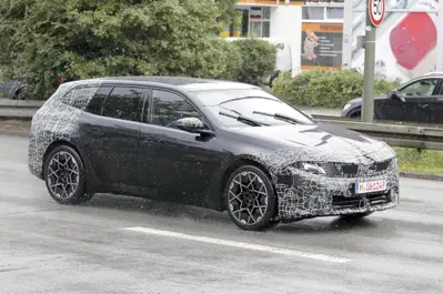 BMW i3 Touring, la station wagon elettrica &egrave; pronta a debuttare: prime foto del nuovo modello