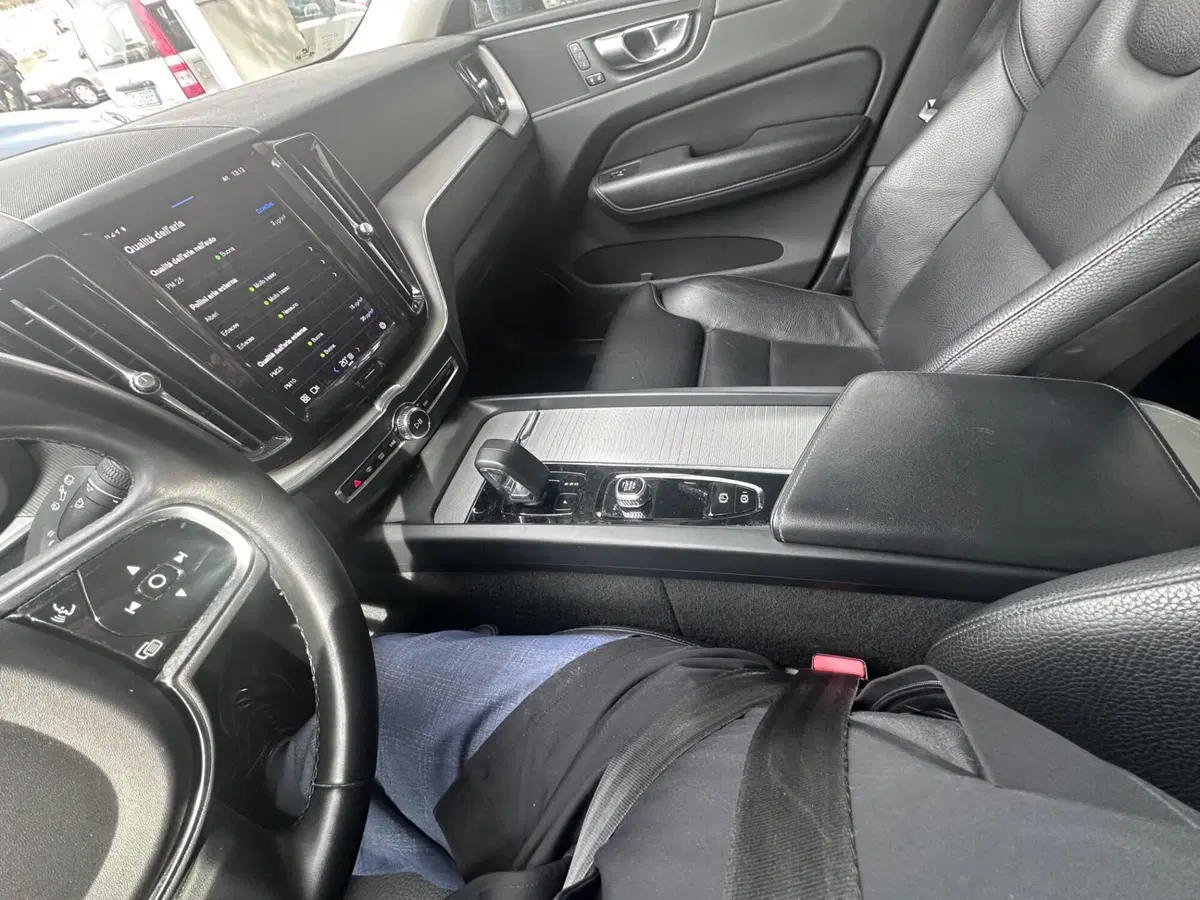 Volvo XC60 usata a Salerno (9)