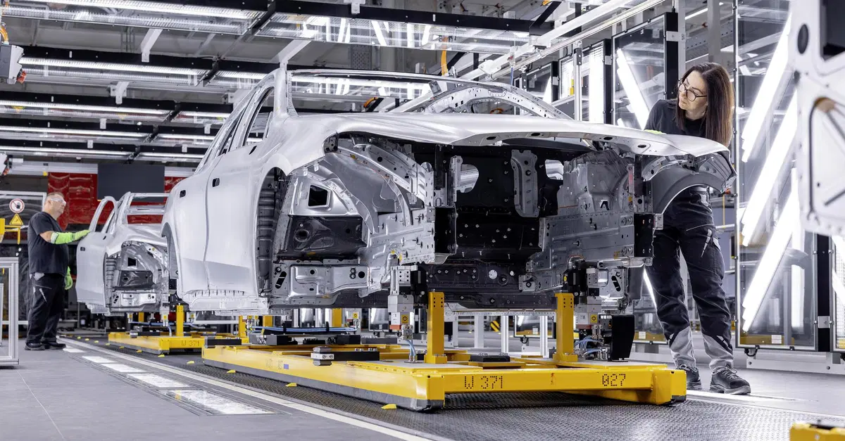 Mercedes accelera sull'elettrico: Kecskem&eacute;t diventa il laboratorio della fabbrica del futuro