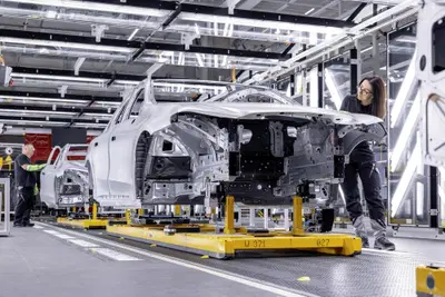 Mercedes accelera sull'elettrico: Kecskem&eacute;t diventa il laboratorio della fabbrica del futuro