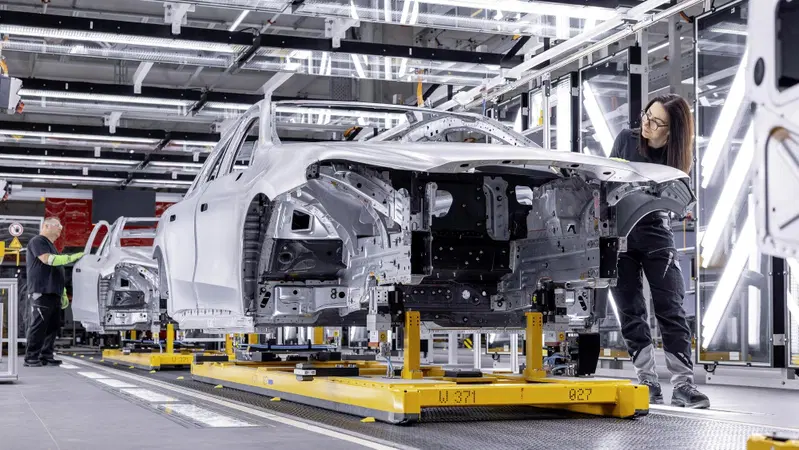 Mercedes accelera sull'elettrico: Kecskem&eacute;t diventa il laboratorio della fabbrica del futuro