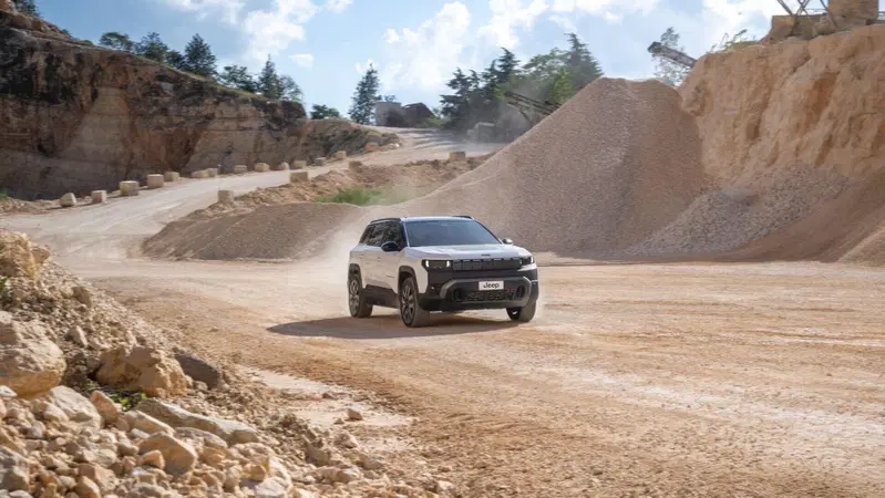 Jeep Compass e-Hybrid, 7.000 euro di sconto e interessi zero: l'offerta valida fino a fine luglio