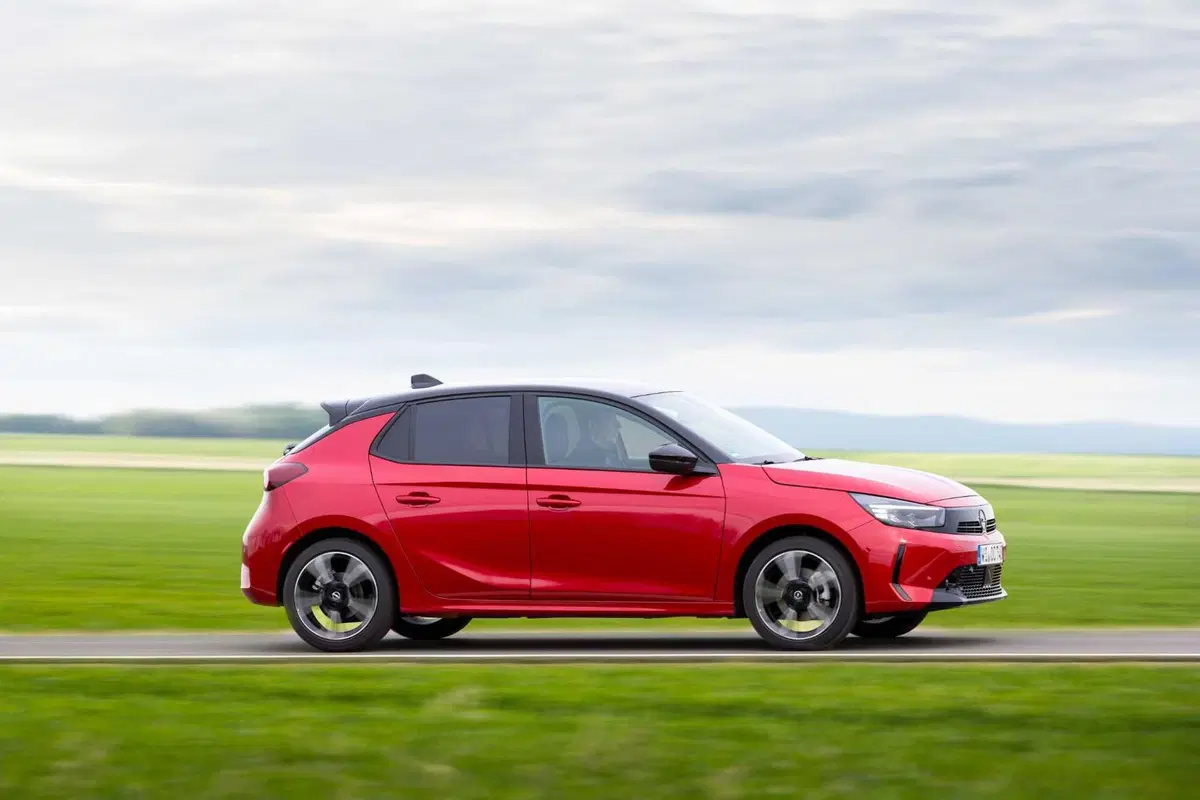 Opel Corsa a 99 euro al mese con la super rottamazione: bonus fino a 7.600 euro, ecco come funziona (2)