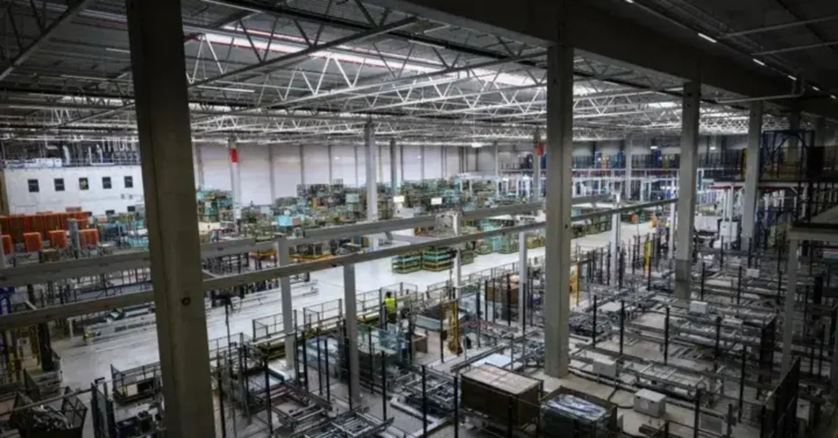 Crisi auto, Magna chiude una storica fabbrica: oltre 200 posti di lavoro a rischio