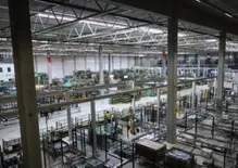 Crisi auto, Magna chiude una storica fabbrica: oltre 200 posti di lavoro a rischio