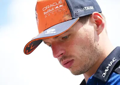 F1, “Non voglio dire sì o no”: Verstappen rompe il silenzio sul futuro e fa tremare la Red Bull a Spa