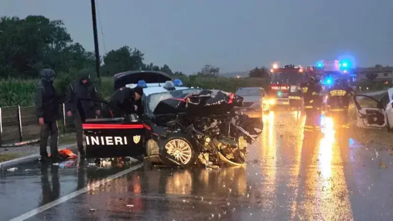 Montebelluna, terribile frontale tra una BMW e l&rsquo;auto dei Carabinieri: due militari in terapia intensiva
